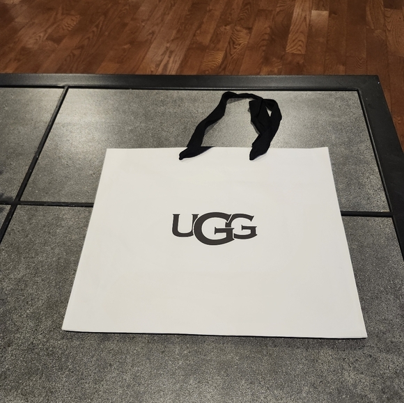 Ugg Gift Bag - Picture 1 of 5